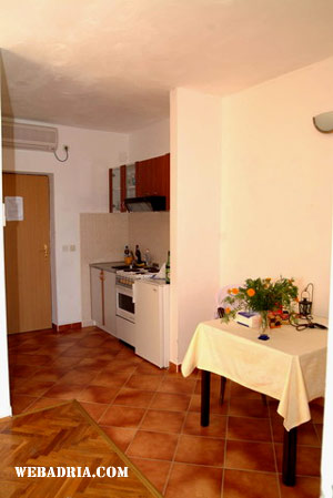 0_113SD_molunat2c.jpg