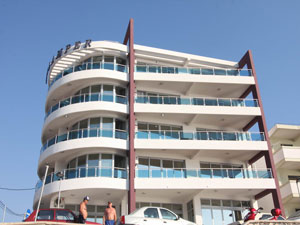 23BU_BarKa02.jpg